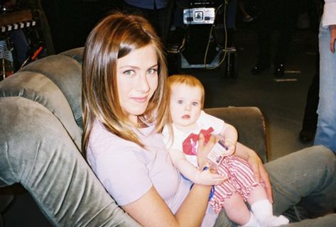 We miss you! Rachel Green And Emma, Rachel And Emma Friends, Rachel And Emma, Friends Behind The Scenes, Friends Scenes, Jenifer Aniston, Smelly Cat, David Schwimmer, Friends Cast