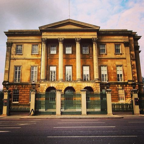 Apsley House, Regency London, Townhouse Exterior, English Houses, British Castles, English Manor Houses, London Townhouse, History Architecture, Mayfair London