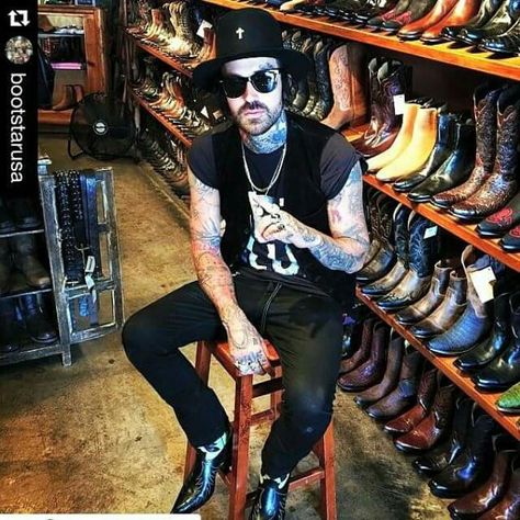 Wolf Yelawolf Style, Biker Jeans Outfit, Yelawolf Quotes, Burning School, Cowboy Boots Outfit Mens, Mens Cowboy Boots Outfit, Western Winter Outfits, Cowboy Boots Outfit, Western Winter