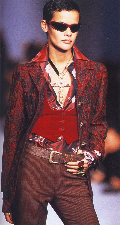 Model wearing red vest and jacket and cross necklace walks for Romeo Gigli Autumn Winter 1995 runway show Maximalist Outfit, London Clothes, Beatnik Style, Semi Formal Outfits, Romeo Gigli, Plus Size Cocktail Dresses, Clueless Outfits, Beige Outfit, Look Cool