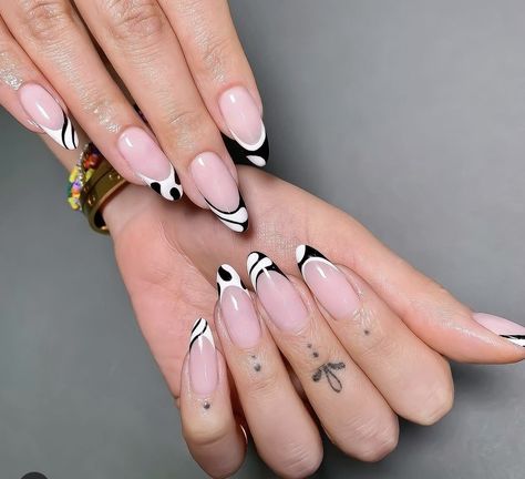 White French Tip Nail Art, Short Round Nails Ideas, Round Nails Ideas, Nails Hombre, Black And White French Tip, Cute Summer Nail Ideas, Short Round Nails, Swirl Nail, Nail French