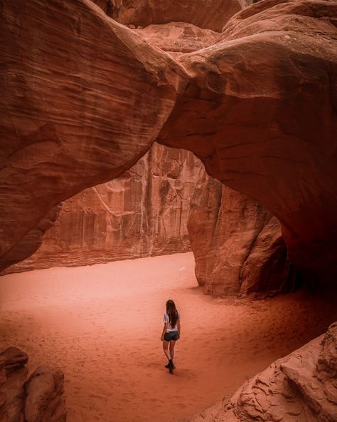 Sand Dune Arch in Arches National Park Sand Dune Arch Utah, The Arches National Park, Arches National Park Photo Ideas, Arches National Park Aesthetic, Arches Aesthetic, Utah National Parks Map, Arches National Park Photography, Interior Collage, National Parks Road Trip