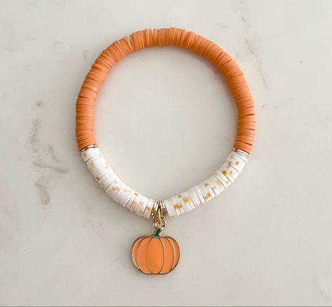 Fall Color Clay Bracelets, Clay Bead Bracelet Ideas Autumn, Fall Assesories, Clay Bead Fall Bracelets, Clay Bead Bracelet Ideas Preppy Fall, Clay Bead Bracelets Fall, Diy Fall Jewelry, Autumn Bracelet Ideas, Fall Heishi Bracelets