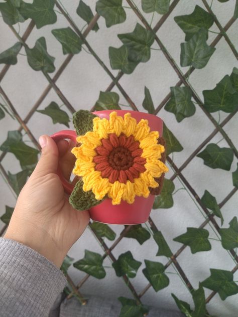 Cup Cosy Crochet, Knitted Sunflower, Mug Cosy, Coffee Mug Cozy, Crochet Mug, Crochet Mug Cozy, Rose Patterns, Crochet Stitches Chart, Crochet Cup Cozy