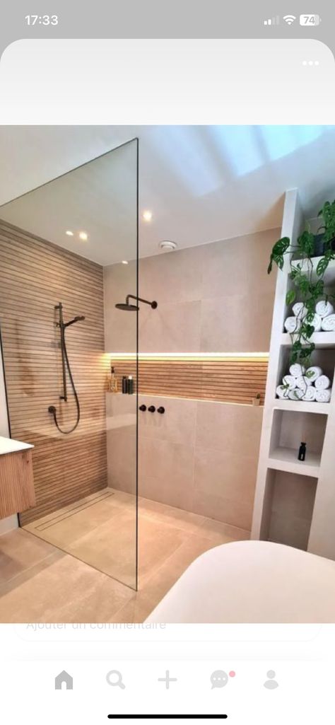 Modern Bathroom Interior Design Ideas, Big Shower Bathroom, Flush Shower Floor, Wood Panelled Bathroom, Oak Bathroom Ideas, Dream House Interior Bathroom, Bad Beige Schwarz, Bathroom Sand Color, Bad Inspiration Modern