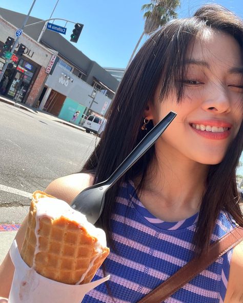 Ryujin Instagram, Ryujin Pics, Itzy Pics, Chuncheon, It'z Me, Girl Crush, Instagram Update, Ice Cream, Wattpad