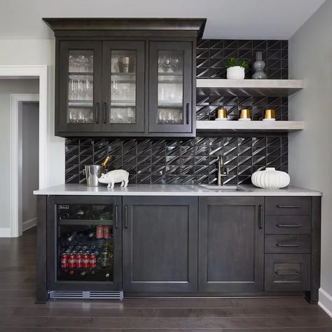 75 Wet Bar Ideas You'll Love - May, 2022 | Houzz Wet Bar Grey Cabinets, Wet Bar Ideas, Wet Bar Cabinets, Wet Bar Basement, Entertainment Decor, Bar Renovation, Wet Bar Designs, Beige Backsplash, Home Wet Bar