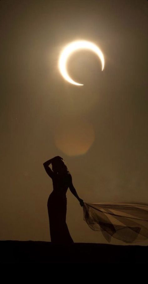 Powerful Goddess Aesthetic, Selen Moon Goddess, Moon Woman Aesthetic, Godess Astethic, Feminine Energy Aesthetic Photography, Taurus Midheaven Aesthetic, Sharon Core Aesthetic, Ethereal Feminine Aesthetic, Shanti Core