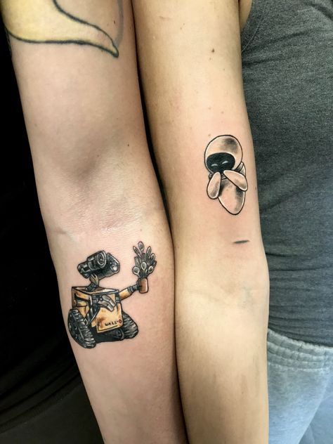 Disney Couple Tattoos, Eve Tattoo, Couple Tats, Walle Y Eva, Pair Tattoos, Tattoo Cartoon, Wedding Band Tattoo, Wall E Eve, Small Couple Tattoos