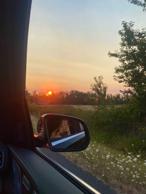 Insta Story A La Une, Sunset Drive, Beatiful People, Instagram Creative Ideas, Face Aesthetic, Story Ideas Pictures, Sky Pictures, Driving Photography, Pic Pose