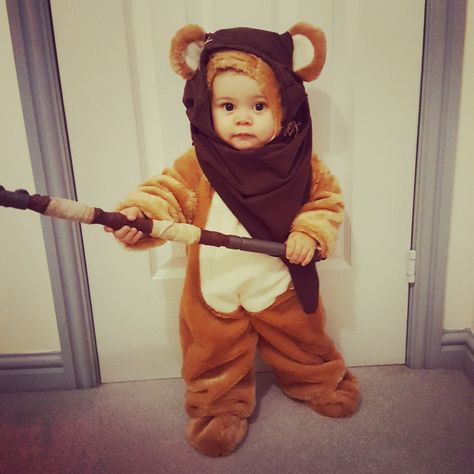 Ewok Costume Diy, Baby Ewok, Baby Ewok Costume, Ewok Baby, Ewok Costume, Diy Costumes Kids, Baby Costume, Bear Costume, Baby Swag