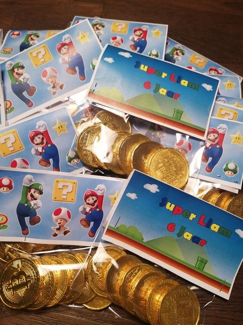 Super Mario Bros Birthday Party, Dulces Halloween, Mario Bros Birthday, Bathroom Remodeling Ideas, Bunny Napkins, Video Game Party, Kids Treat, Mario Birthday, Bathroom Remodel With Tub