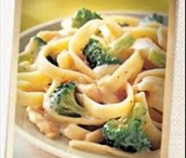 Recipe Clone of Yummy Chicken & Broccoli Fettuccine by KerriKAP - Recipe of category Main dishes - meat Chicken Broccoli Fettuccine, Chicken Fettuccine Recipe, Chicken Penne Recipes, Chicken Gorgonzola, Creamy Chicken Broccoli, Gorgonzola Pasta, Fettuccine Recipe, Fettuccine Recipes, Chicken Broccoli Pasta