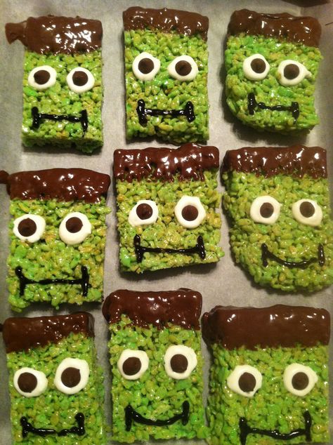 Frankenstein Rice Crispies Postres Halloween, Bolo Halloween, Halloween Fest, Krispy Treats, Rice Krispy, Diy Halloween Decor, Zucca Halloween, Halloween Goodies, Rice Krispie Treats