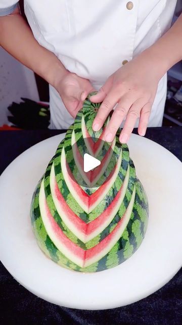 Watermelon Carving Ideas, Fancy Food Presentation, Watermelon Carving, Watermelon Fruit, Health Dinner, Decorations Table, Fruit Carving, Watermelon Slices, Easter Decorations Kids