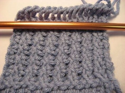 Apprendre le crochet tunisien ( En français ) Tunisian Stitches, Interesting Crochet, Double Ended Crochet, Hands Embroidery, Afghan Stitch, Crochet Tunisian, Stitch Diy, Knitting Hacks, Yarn Ideas