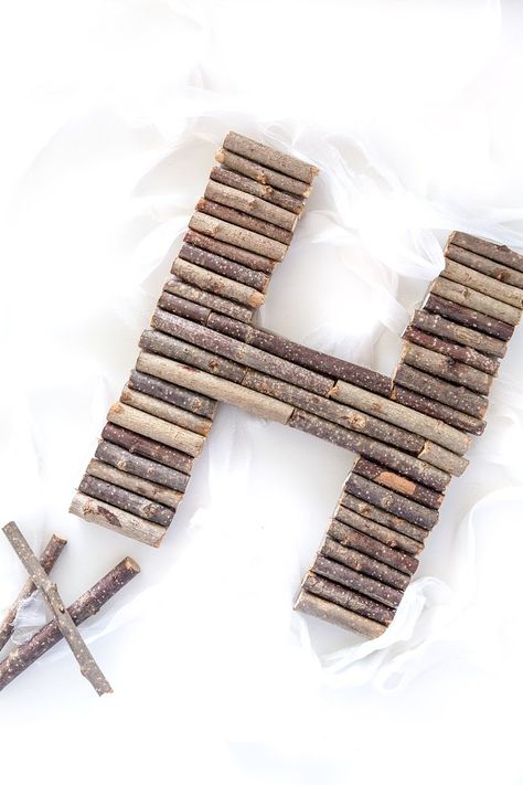 Diy Nature Decor, Diy Crafts Wood, Fillable Letters, Nature Inspired Home Decor, Stick Letters, Nature Inspired Home, Diy Home Decor For Apartments, Diy Nature, Diy Holz