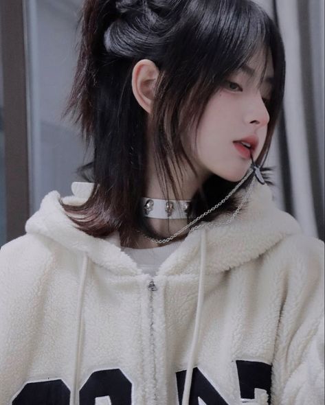 Ulzzang Short Hair, Tomboy Hairstyles, Short Hair Tomboy, Girl Korean, 90s Girl, Peinados Fáciles Para Cabello Corto, Shot Hair Styles, Anime Hair, Asian Hair