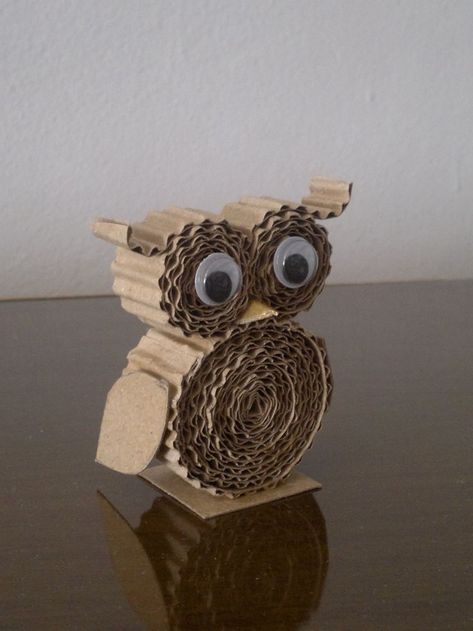 Newspaper Crafts Diy, Owl Crafts, Newspaper Crafts, Cardboard Art, Diy Crafts For Kids Easy, Paper Crafts For Kids, Childrens Crafts, Paper Crafts Diy Kids, Cardboard Crafts