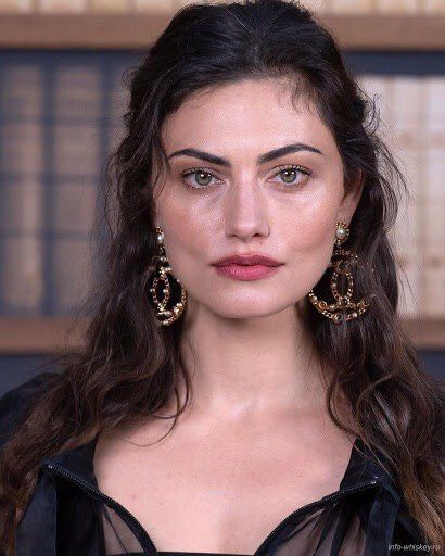 Light Olive Skin, Mom Characters, Female Celebrity Crush, Off White Fashion, Olive Skin, Phoebe Tonkin, Nose Job, Face Photography, Poses References