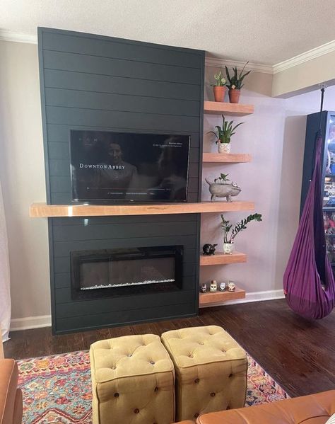 Fireplace with shelf extensions Recessed Wall Shelves, Shelves Around Fireplace, Fireplace Feature Wall, Black Fireplace, Fireplace Shelves, Faux Fireplace Diy, Shiplap Fireplace, Modern Farmhouse Home, Bedroom Fireplace