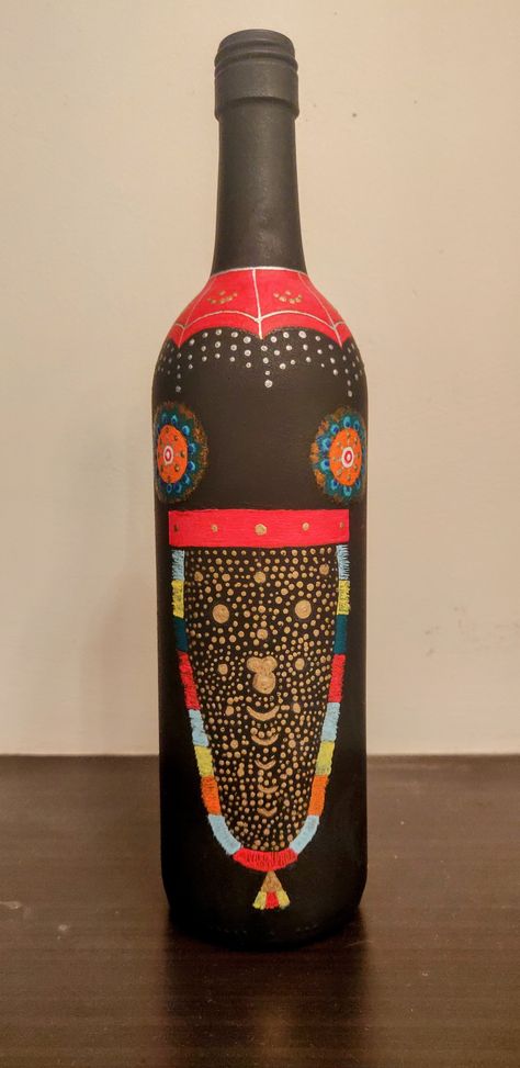 Muthukuda, Alavattam & Nettipattam - Ceremonial decoration elements for the temple elephants in Kerala painted on bottle with chalk and acrylic paint. Nettipattam Design, Bottle Art Projects, Doll Backpack, Bottle Diy, Bottle Craft, Bottle Decor, Glass Bottles Art, Wine Bottle Diy Crafts, Wine Bottle Diy