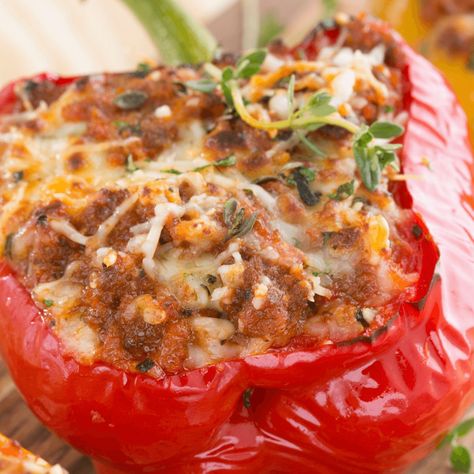 Chorizo Stuffed Peppers, Pizza Peppers, Bell Pepper Pizza, Southwest Stuffed Peppers, Capsicum Annuum, Crock Pot Recipes, Pizza Ingredients, Sweet Italian Sausage, Homemade Pickles