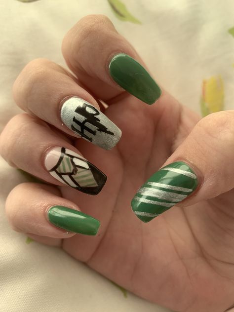 Harry Potter Nail Art Slytherin, Draco Nails, Slitherin Nails, Harry Potter Nails Slytherin, Slytherin Inspired Nails, Slytherin Nail Art, Slytherin Nails, Nirvana Nails, Harry Potter Nails Designs