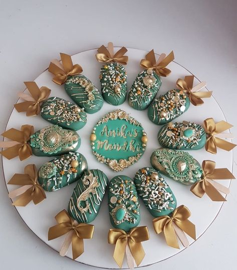 Dholki Dessert, Mehendi Cupcakes, Mehandi Cake, Mehendi Cookies, Dholki Cake, Diwali Cake, Mehndi Cake, Eid 2024, Reception Cake