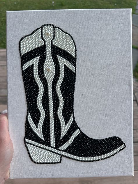 Black and white beaded cowboy boot canvas perfect for decorating your room! The beads shimmer in the light and a 3D effect to the piece. Western Wall Decor Diy, Bead Art Canvas, Bedazzled Wall Art, Cowboy Boot Drawing, Bedazzled Canvas, Bedazzled Art, Beaded Canvas, Shore Painting, Glitter Painting