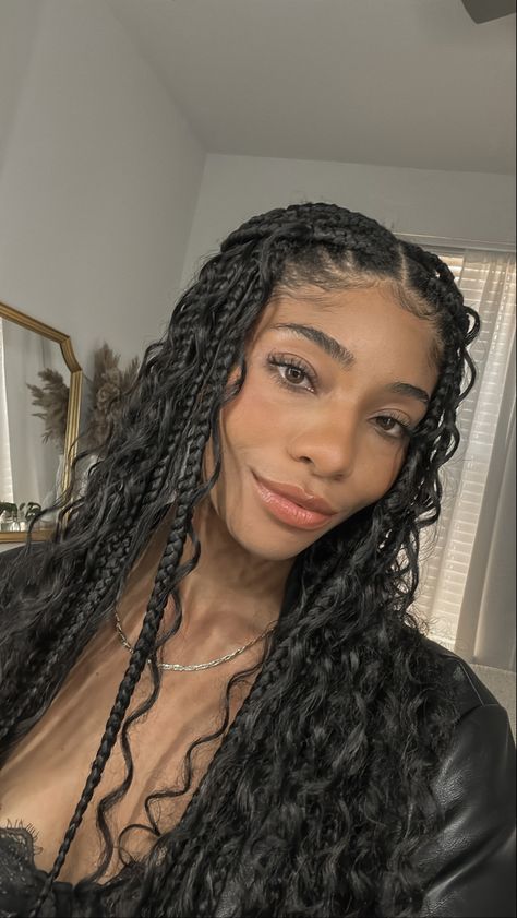 Bohemian Braids Aesthetic, Black Female Braids Hairstyles, Boho Braids Mixed Girl, Messy Goddess Braids, Woman Braids Hairstyles, Braids With Curly Pieces, Mixed Box Braids, Messy Boho Braids, Wedding Box Braids