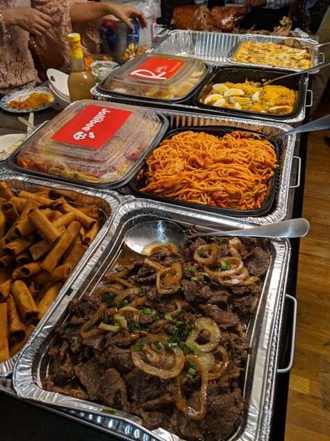 Pinoy Birthday Party Food, Filipino Birthday Party Food, Filipino Party Food Ideas, Filipino Food Party, Debut Decorations, Wedding Buffet Food, Food Delivery Business, Buffet Bar, Party Tray