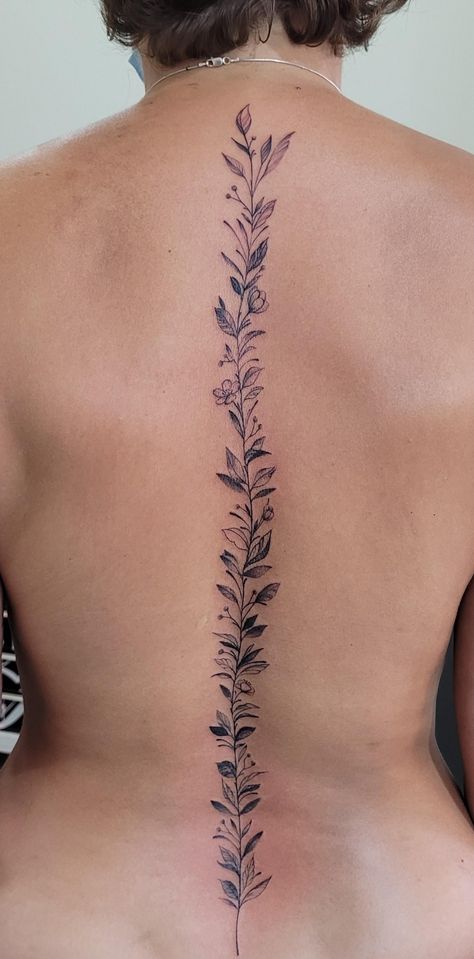 Girl Spine Tattoos, Beautiful Back Tattoos, Feminine Back Tattoos, Flower Spine Tattoos, Spine Tattoo Ideas, Lavender Tattoo, Pretty Hand Tattoos, Skeleton Hand Tattoo, Vine Tattoos