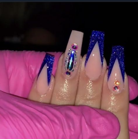 •••Pinterest | deealyss27 👑 Royal Blue Nails Designs Coffin Short, Royal Blue Acrylic Nails Rhinestones, Royal Blue Nails Designs Coffin, Royal Blue Nails Designs, Blue Prom Nails, Diamond Nail Designs, Quince Nails, Quinceanera Nails, Blue Quince