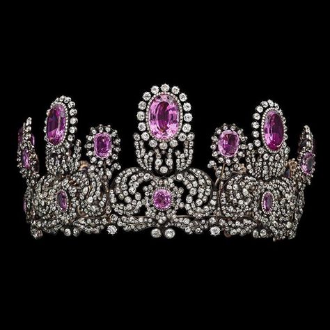 The Württemberg Pink Topaz and Diamond Parure - Circa 1810-1830 The parure consists of the following jewellery piece Topaz Tiara, Diamond Parure, Tiaras Jewellery, Vintage Tiara, Royal Tiaras, Diamond Tiara, Imperial Topaz, Royal Jewels, Pink Topaz