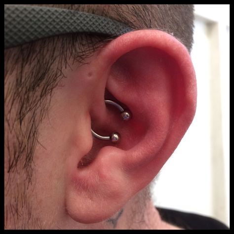 Professionalexperienced body piercers with private piercing roomsWe offer all types of piercingsfrom cartilage to microdermalsfrom lobes to genitalsPiercings are a walk-in serviceno need to make an appointmentFor any and all piercing inquiriesring the studio on 01226 340065. Mens Daith Piercing, Daith Piercing Men, Horseshoe Rings, Piercing Daith, Flat Piercing, Mod Jewelry, Cool Ear Piercings, Horseshoe Ring, Types Of Piercings