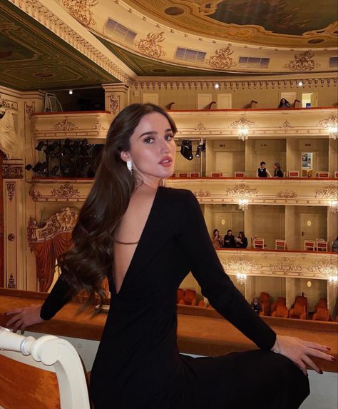 Emilia Danilevskaya, Theatre Outfit, Foto Glamour, Rich Girl Lifestyle, Ralph Lauren Style, Dark Feminine Aesthetic, Classy Aesthetic, Feminine Aesthetic, Looks Chic