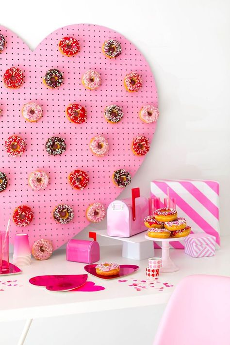 Donut Pegboard, Donut Inspiration, Valentines Theme Party, Donut Walls, Heart Donut, Doughnut Wall, Pegboard Wall, Diy Donut, Saint Valentin Diy