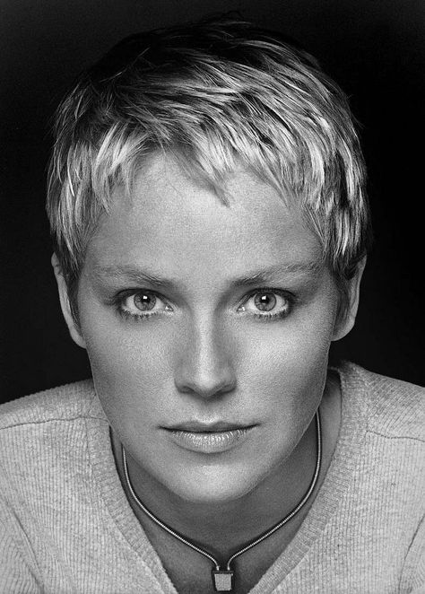 Sharon Stone Hairstyles, Short Hair Trends, Super Short Hair, Sharon Stone, Hair Styles 2017, Very Short Hair, Short Pixie Haircuts, Short Blonde, Short Blonde Hair