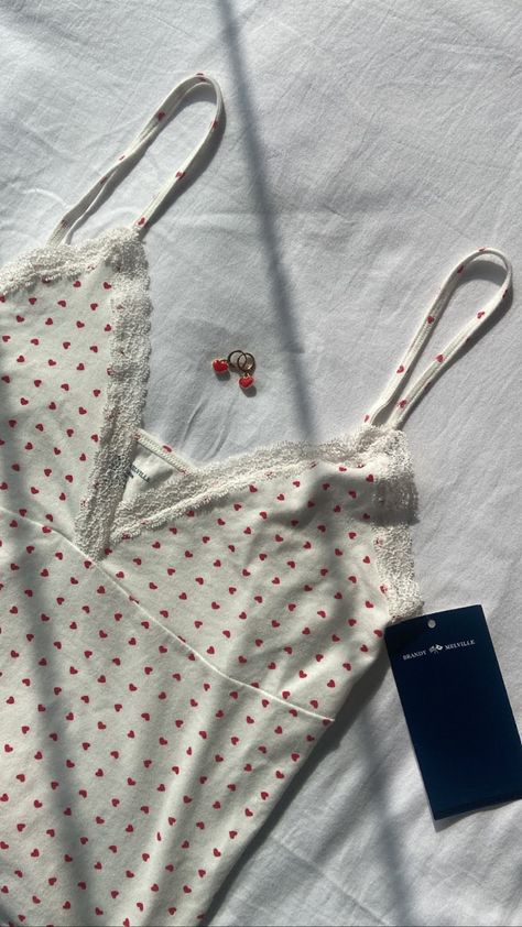 Brandy Melville Heart Top, Myra Core, Hearts Aesthetic, Clothing Coquette, Heart Top, Tiny Heart, Heart Shirt, Clothing Ideas, Cherry Red