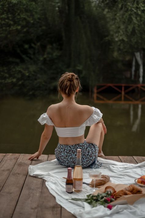 Lake Picnic Photoshoot, Summer Picnic Aesthetic, Picnic Vibes, Aesthetic Photo Ideas, Picnic Photoshoot, Thirteenth Birthday, Lake Summer, Picnic Aesthetic, Summer Picnic