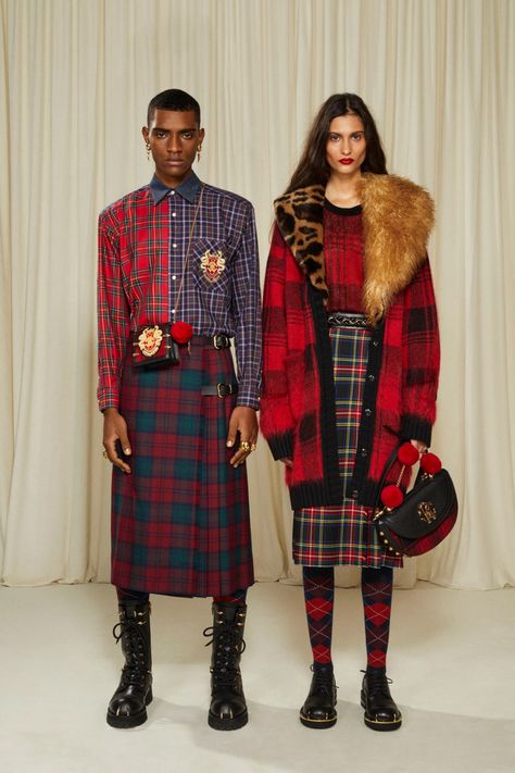 Roberto Cavalli Pre Fall 2022, Tartan Fashion, Kilt Outfits, Upcycled Clothes, Male Fashion Trends, Estilo Punk, Plaid Fashion, Fall 2022, Runway Collection