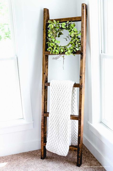 Wood Blanket Ladder, Wooden Blanket Ladder, Diy Muebles Ideas, Old Ladder, Diy Blanket Ladder, Easy Diy Decor, Hemma Diy, Cute Dorm Rooms, Blanket Ladder