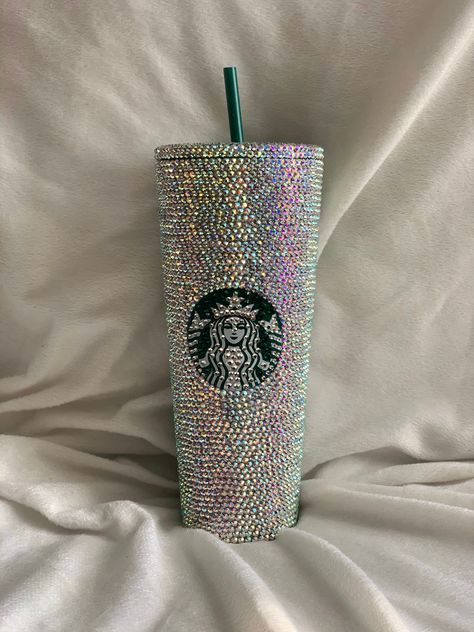 Copo Starbucks, Plastic Cup With Straw, Starbucks Cup Design, Starbucks Cup Art, Starbucks Design, Starbucks Coffee Cup, Starbucks Diy, Rhinestone Cups, Disney Cups