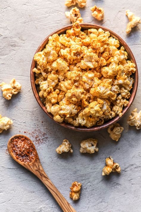 Popcorn Seasoning UK Favourites: Salted Caramel, Cinnamon, Matcha & Chocolate | HelloFresh Food Blog Popcorn Ads, Homemade Popcorn Flavors, Popcorn Photography, Popcorn Flavours, Popcorn Seasoning Recipes, Gourmet Popcorn Recipes, Flavored Popcorn Recipes, Popcorn Seasonings, Cinnamon Sugar Recipes