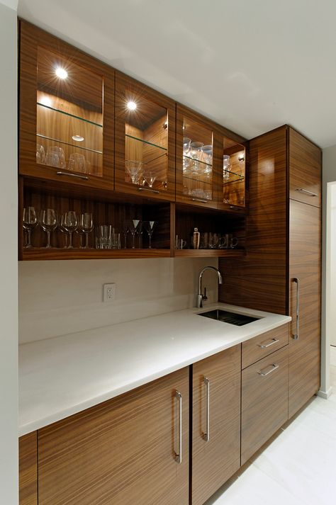 Narrow Kitchen Design, Desain Pantry Dapur, Long Narrow Kitchen, Kitchen Tiny, Crockery Unit Design, Interior Dapur, Narrow Kitchen, Kitchen Cupboard Designs, Desain Pantry