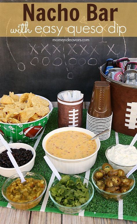 Nacho Salat, Healthy Football, Super Bowl Essen, Queso Dip Recipe, Football Party Foods, Queso Dip Recipes, Nacho Bar, Food Spread, Football Baby Shower