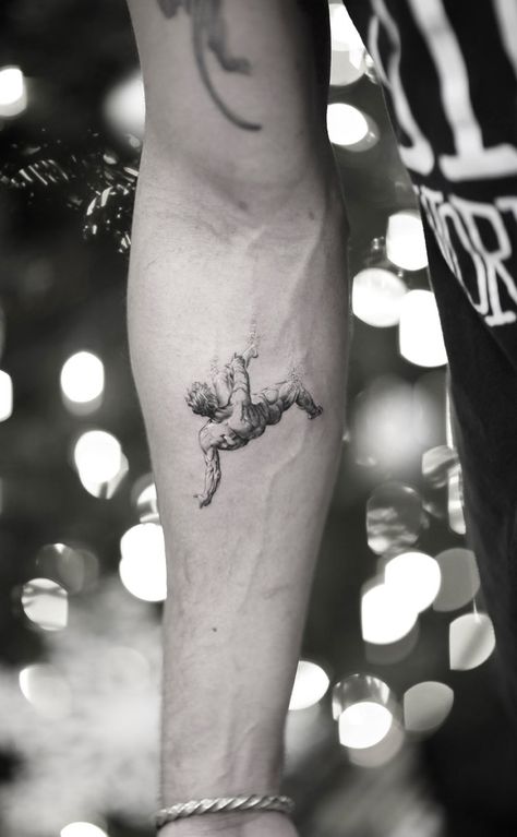 Cute Tattoos On Back, Icarus Falling, Fall Tattoo, Tattoo Roma, Icarus Tattoo, Tattoos Masculinas, David Tattoo, Tattoo Appointment, Needle Tattoo