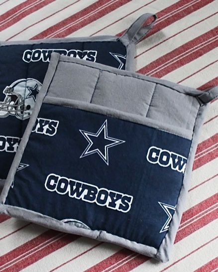 Yes, there are good handmade gift options for sports fans! Customize these with fabric from their favorite sports teams. #handmadegiftideas #giftsforsportsfans Sports Team Sewing Projects, Diy Dallas Cowboys Gifts, Football Sewing Projects, Nfl Crafts Diy, Sewing Gifts For Men, Dallas Cowboys Crafts, Cowboys Gifts, Fleece Crafts, Football Fabric