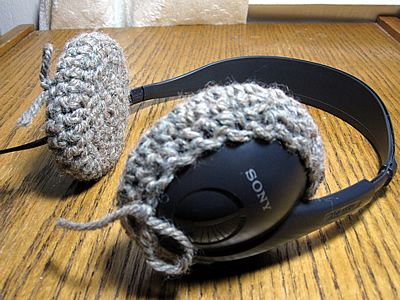 I need a friend that crochets to make these for me.  My kids have killed our car earphone covers.  These are great!!!! crocheted headphone ear pads Crochet Phone Cover, Beginning Crochet, Crochet Phone Cases, Crochet Mobile, Ear Protection, Free Life, Unique Crochet, Minimalist Living, Love Crochet